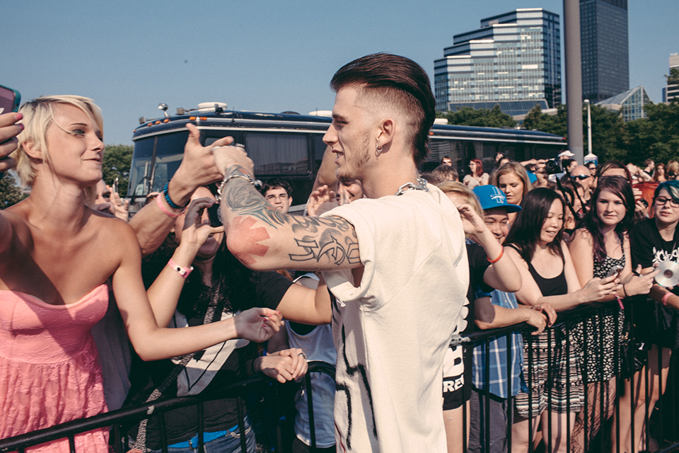 MGK hanging out with some fans