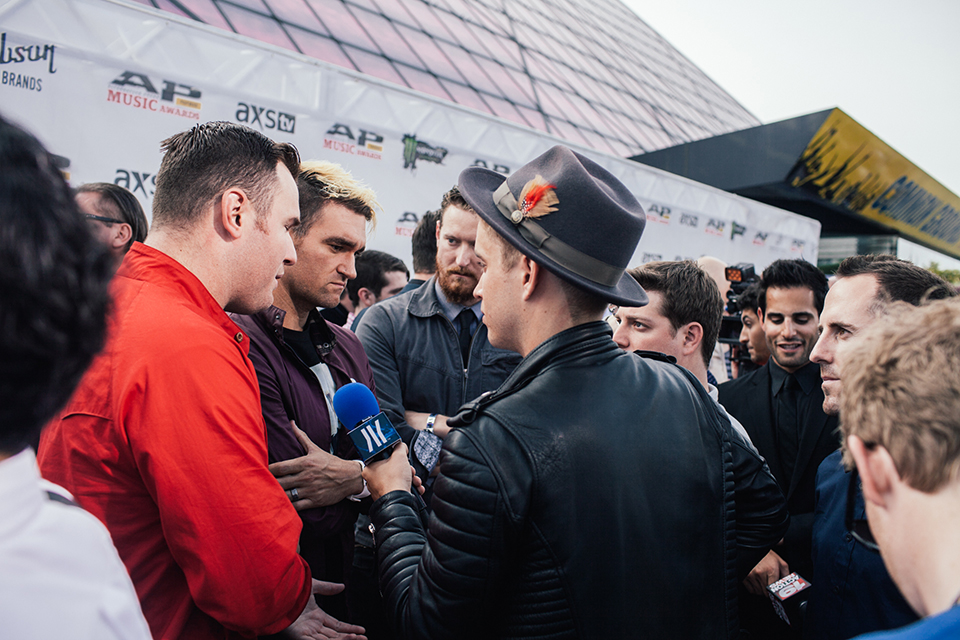 Brian Dales speaking with New Found Glory on the live idobi broadcast