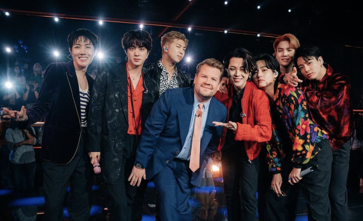 Бтс шоу. BTS на шоу Джеймса Кордена 2020. BTS 2021. БТС the late late show. БТС на шоу Джеймса Кордена.